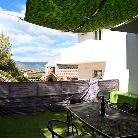 New, Close To The Beach Apartment With Terrace, Grill, Parking, 2-Rooms Lejlighed Trogir