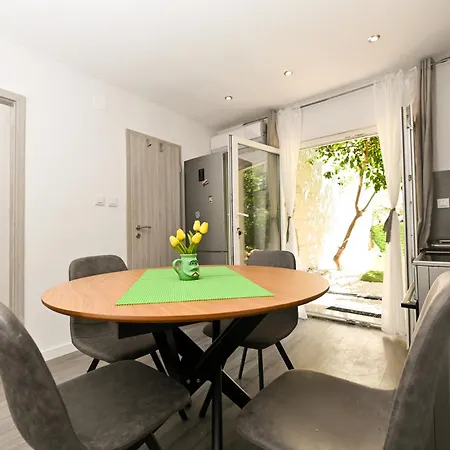 New, Close To The Beach Apartment With Terrace, Grill, Parking, 2-Rooms Apartmán