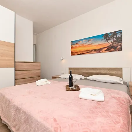 New, Close To The Beach Apartment With Terrace, 2-Room, Old Town Trogir Nearby Διαμέρισμα *