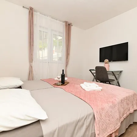 New, Close To The Beach Apartment With Terrace, 2-Room, Old Town Trogir Nearby