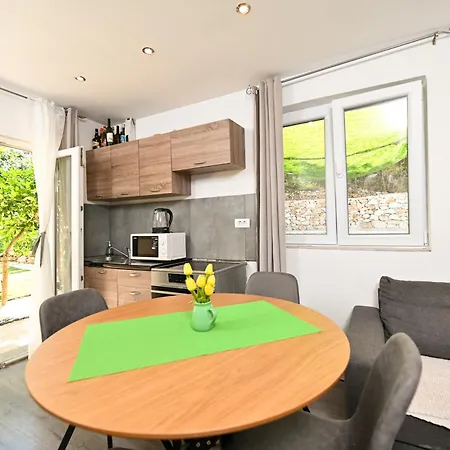 New, Close To The Beach Apartment With Terrace, 2-Room, Old Town Trogir Nearby *