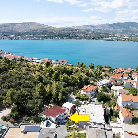 דירה New, Close To The Beach Apartment With Terrace, 2-Room, Old Town Trogir Nearby