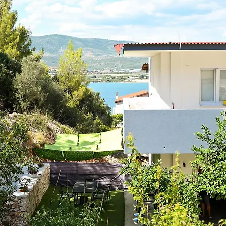 Appartement New, Close To The With Terrace, 2-room, Old Town Nearby