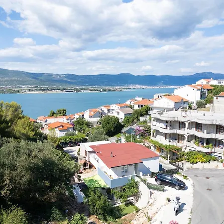 New, Close To The Beach Apartment With Terrace, Grill, Parking, 2-Rooms * Trogir