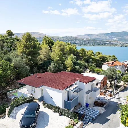 Appartement New, Close To The With Terrace, 2-room, Old Town Nearby