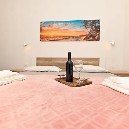 Lejlighed New, Close To The Beach Apartment With Terrace, 2-Room, Old Town Trogir Nearby *