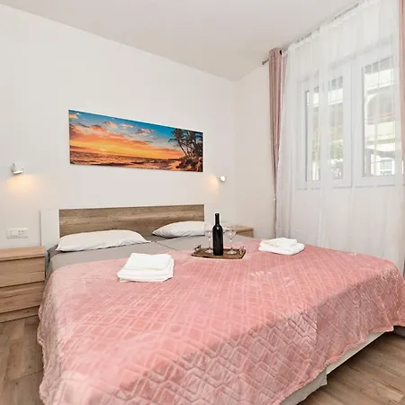 Lejlighed New, Close To The Beach Apartment With Terrace, 2-Room, Old Town Trogir Nearby