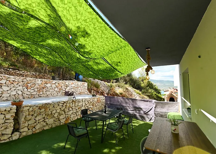 Appartement New, Close To The With Terrace, 2-room, Old Town Nearby Trogir