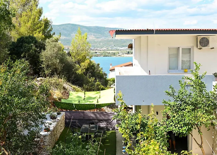 Appartement New, Close To The With Terrace, 2-room, Old Town Nearby