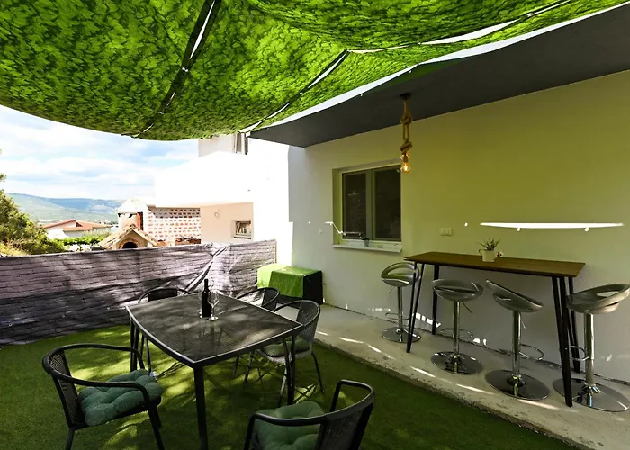 Appartement New, Close To The With Terrace, 2-room, Old Town Nearby *