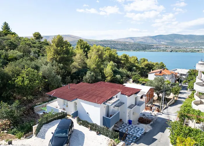 Appartement New, Close To The With Terrace, 2-room, Old Town Nearby