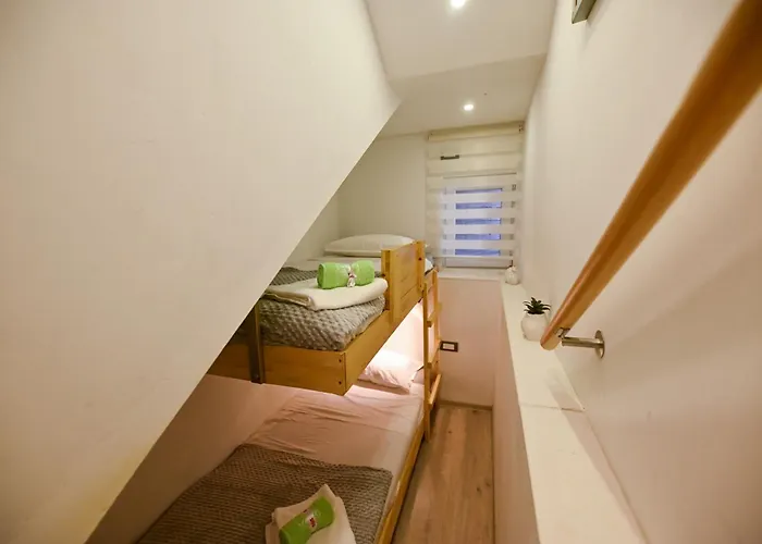 New, Close To The With Terrace, 2-room, Old Town Nearby Apartment *