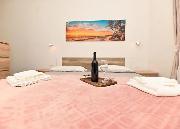 Appartement New, Close To The With Terrace, 2-room, Old Town Nearby *