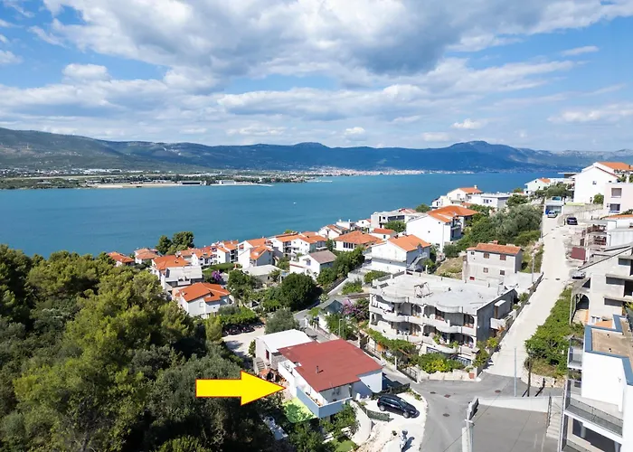 Appartement New, Close To The With Terrace, 2-room, Old Town Nearby Trogir