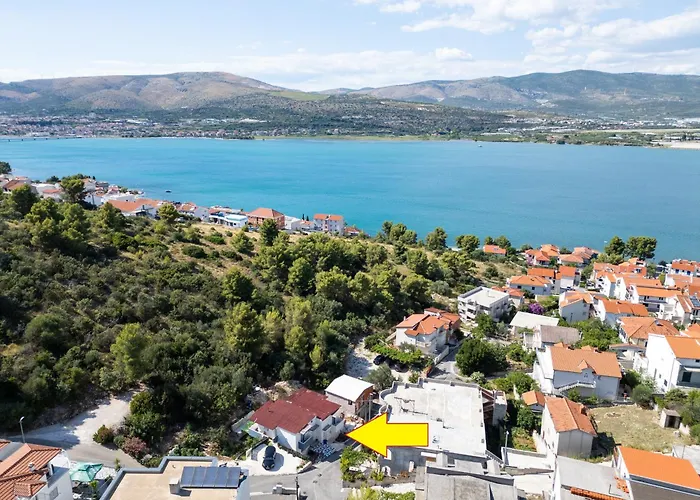 Appartement New, Close To The With Terrace, 2-room, Old Town Nearby